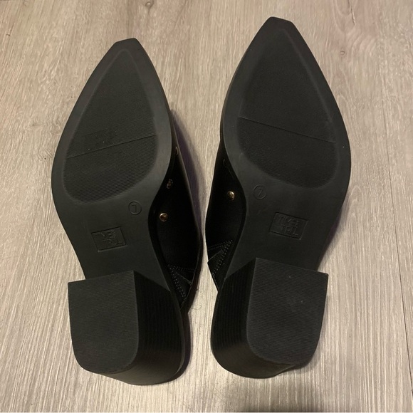3 for $30 Women’s Time and Tru Black Mules Sleek Minimalist Design - Picture 6 of 6